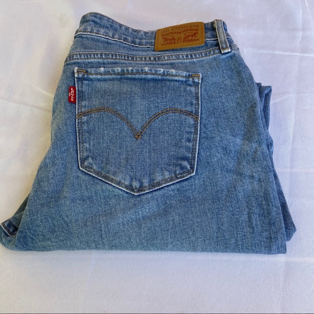Levi 711 Skinny Jeans - Ripped Knee